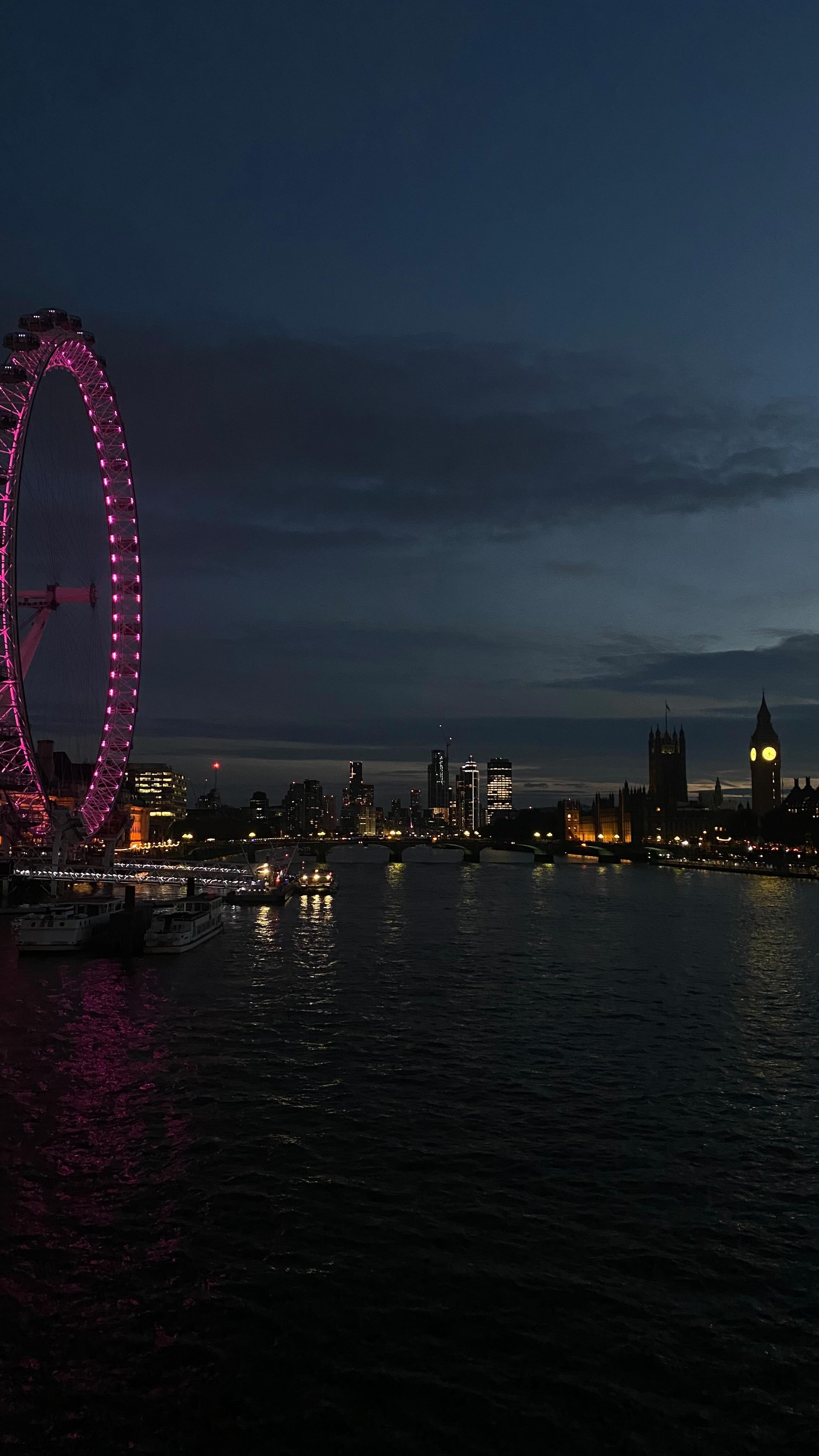 London from above 🖤 || #igreels #reelsinstagram #viral #londonlife #skyphotography #headsintheclouds #iglondon